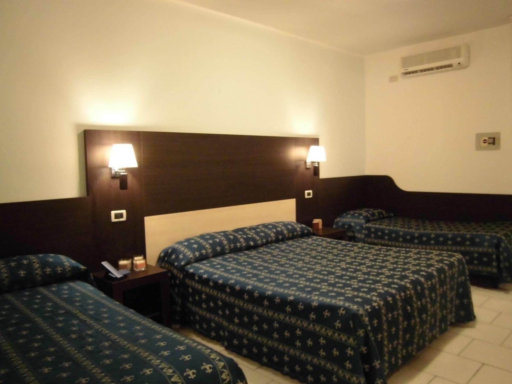 Hotel Europa Park Lido di Spina Buitenkant foto